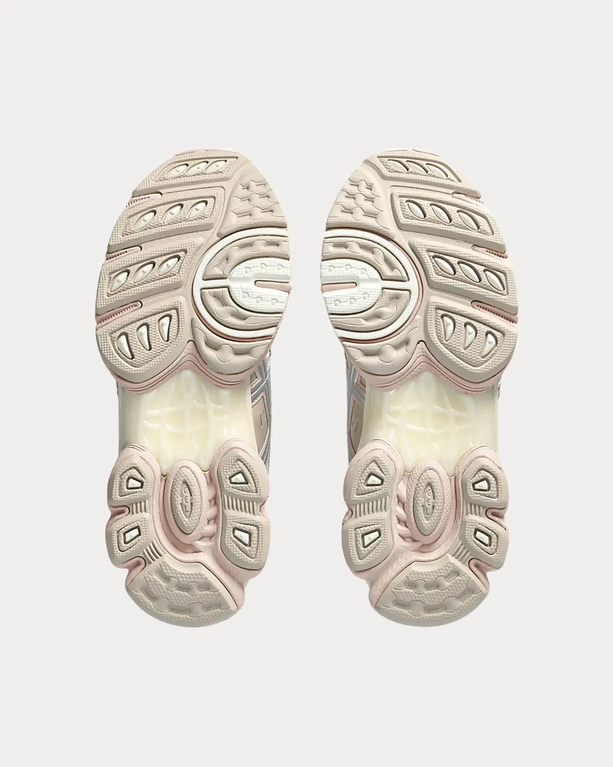 Gel-Nimbus 9 White / Mineral Beige Low Top Sneakers