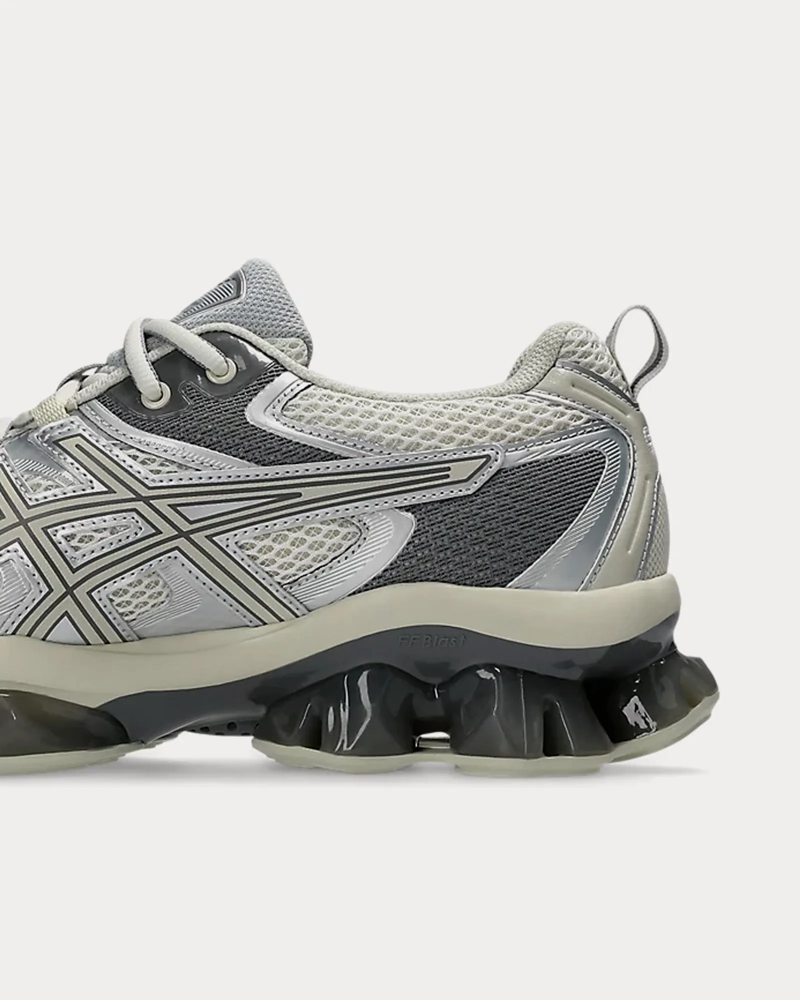 Gel-Quantum Kinetic White / Light Dust Low Top Sneakers