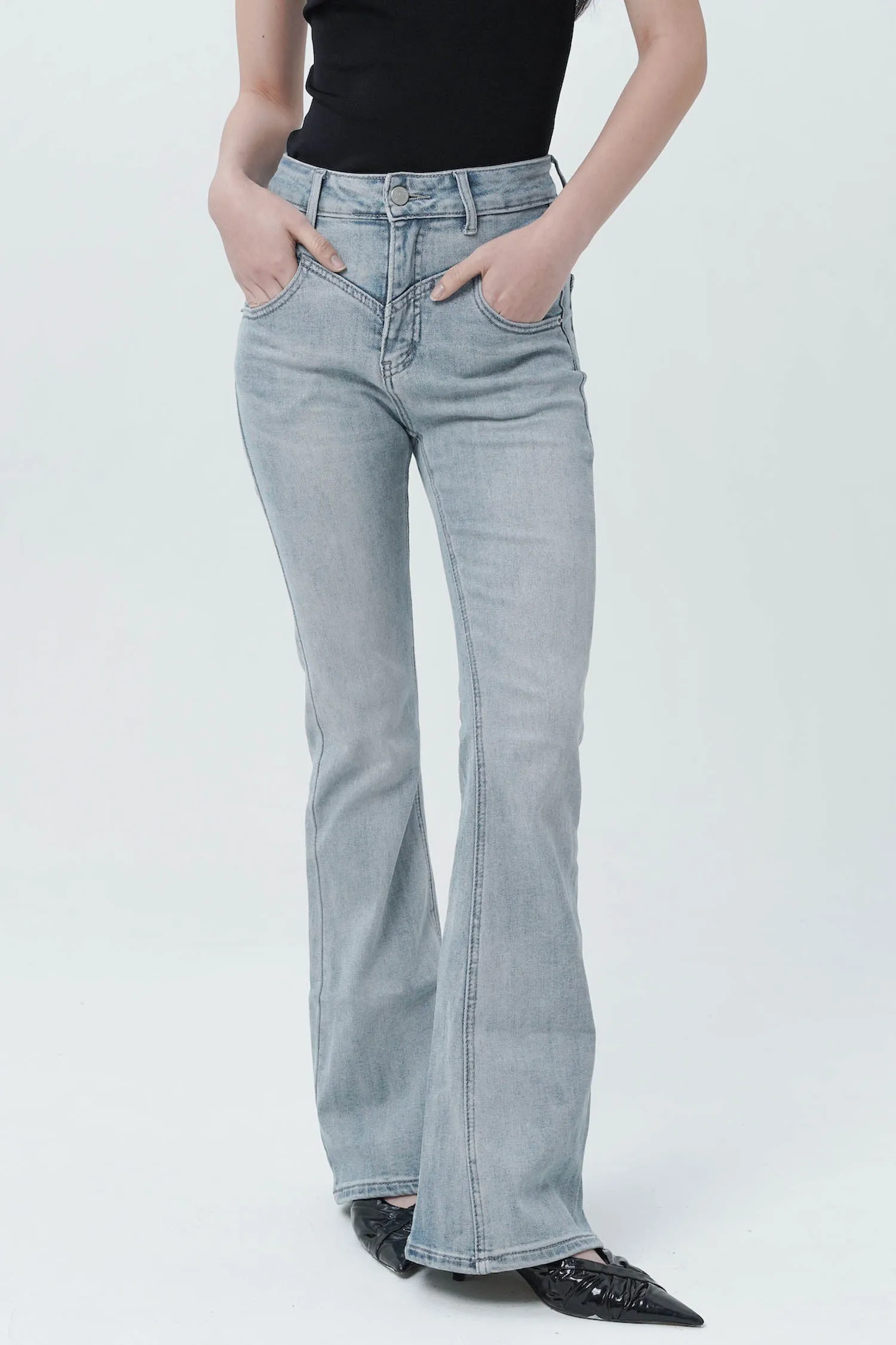 Jarrel Flared Jeans In Blue Wash