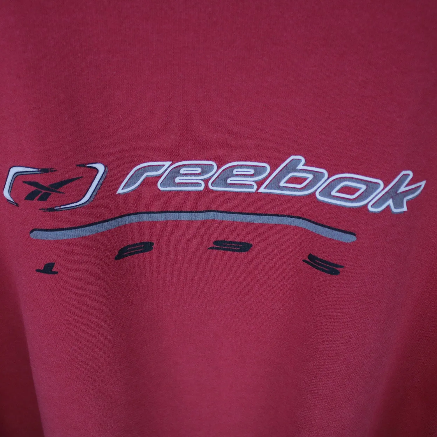 REEBOK: RED PULLOVER : M / L
