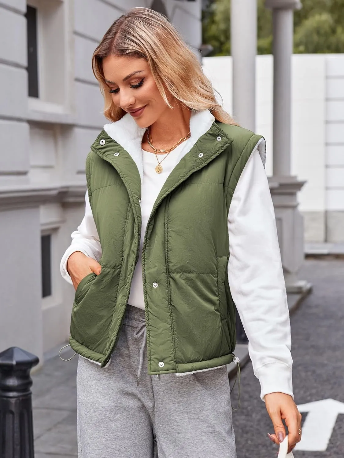 ZAFUL Womens 2024 Fall Cropped Puffer Vest Reversible Zip Up Quilted Vest Sleeveless Winter Fleece Jacket Outerwear